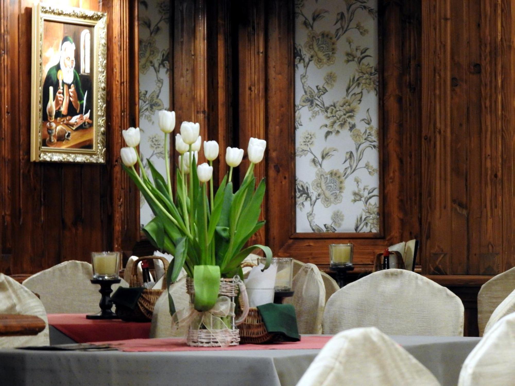 Noclegi I Restauracja Zodiak Szalsza Bagian luar foto