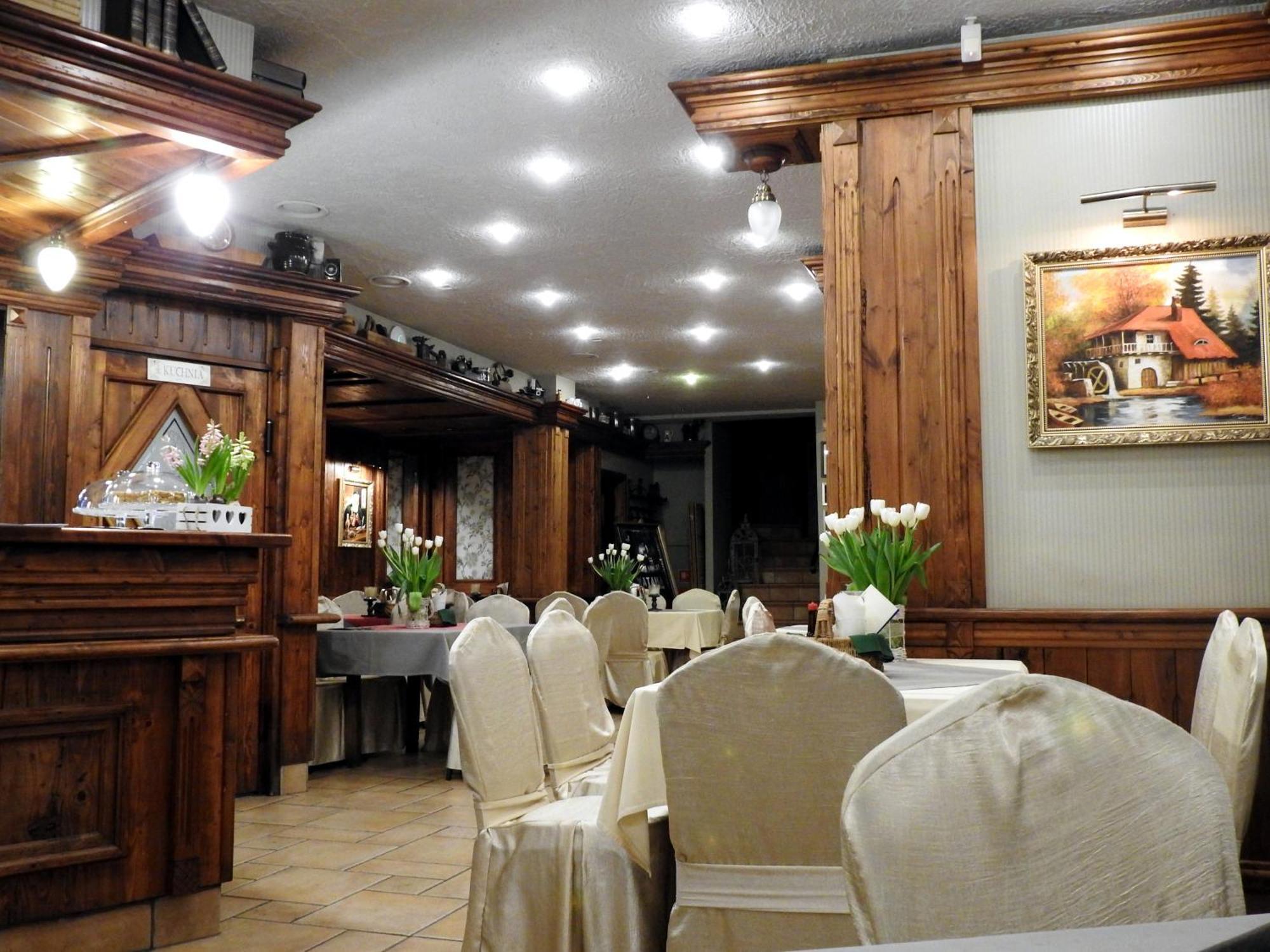 Noclegi I Restauracja Zodiak Szalsza Bagian luar foto