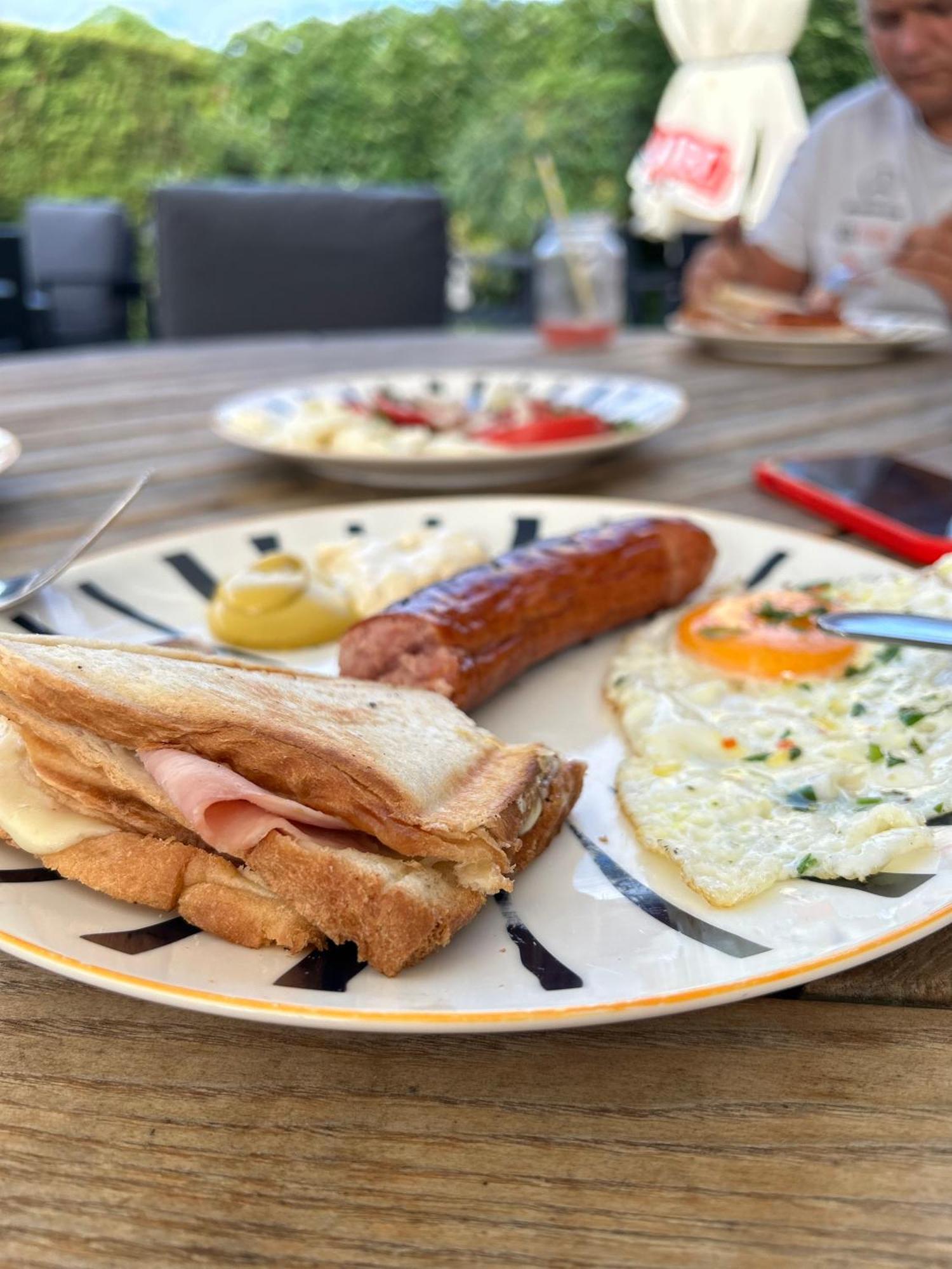 Noclegi I Restauracja Zodiak Szalsza Bagian luar foto