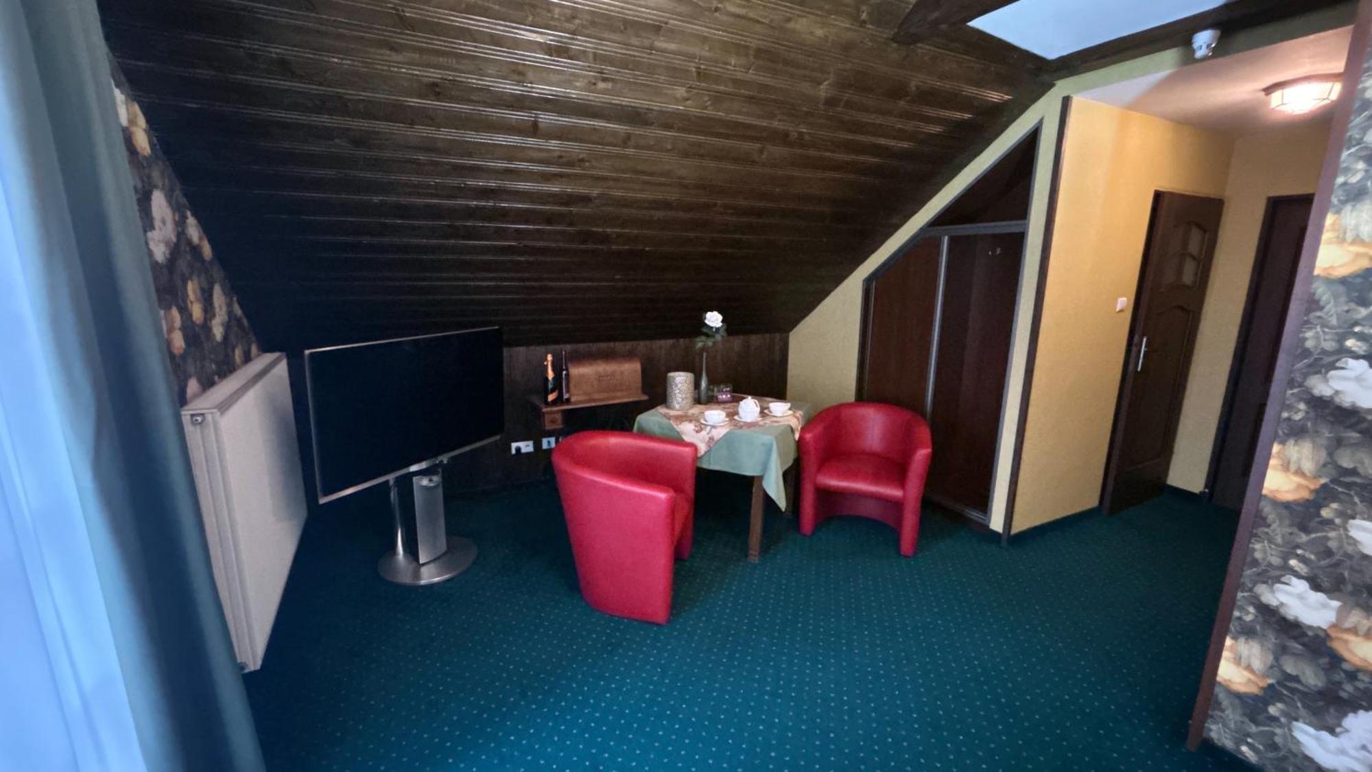 Noclegi I Restauracja Zodiak Szalsza Bagian luar foto