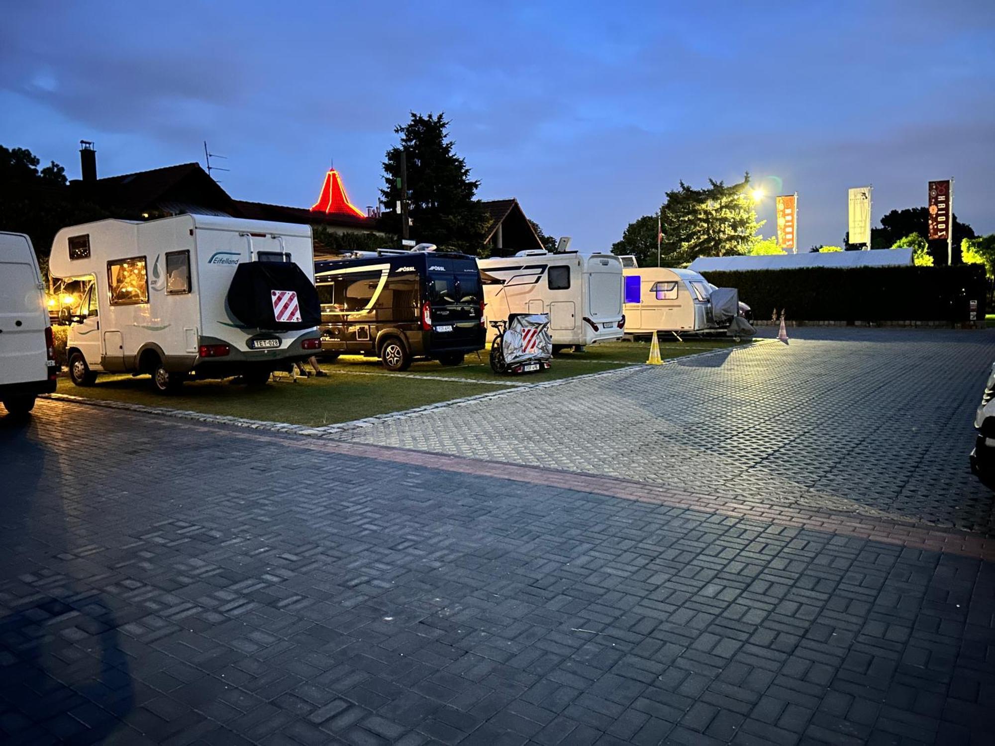 Noclegi I Restauracja Zodiak Szalsza Bagian luar foto